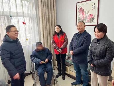 2025.01.09 郭峰、王欢走访慰问困难残疾人家庭及残疾人工作者_$1737886302623096649.jpg
